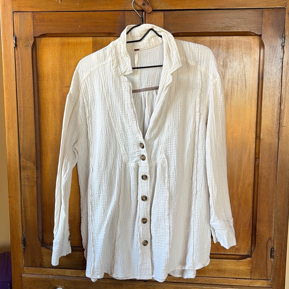 Free People long sleeved ivory cotton woven shirt. Size Medium